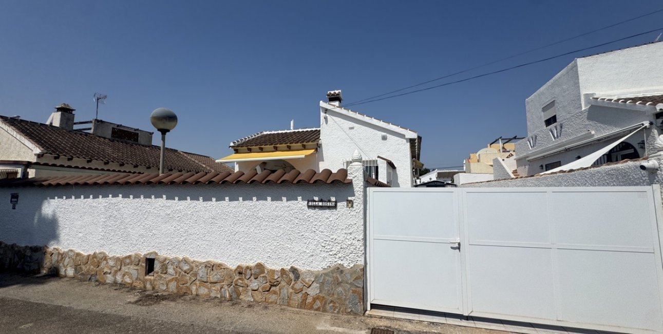 Resale - Villa -
Orihuela Costa - Villamartin