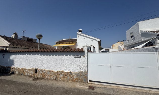 Resale - Villa -
Orihuela Costa - Villamartin