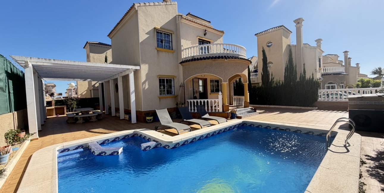 Resale - Villa -
Orihuela Costa - Villamartin