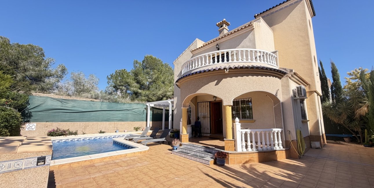 Resale - Villa -
Orihuela Costa - Villamartin
