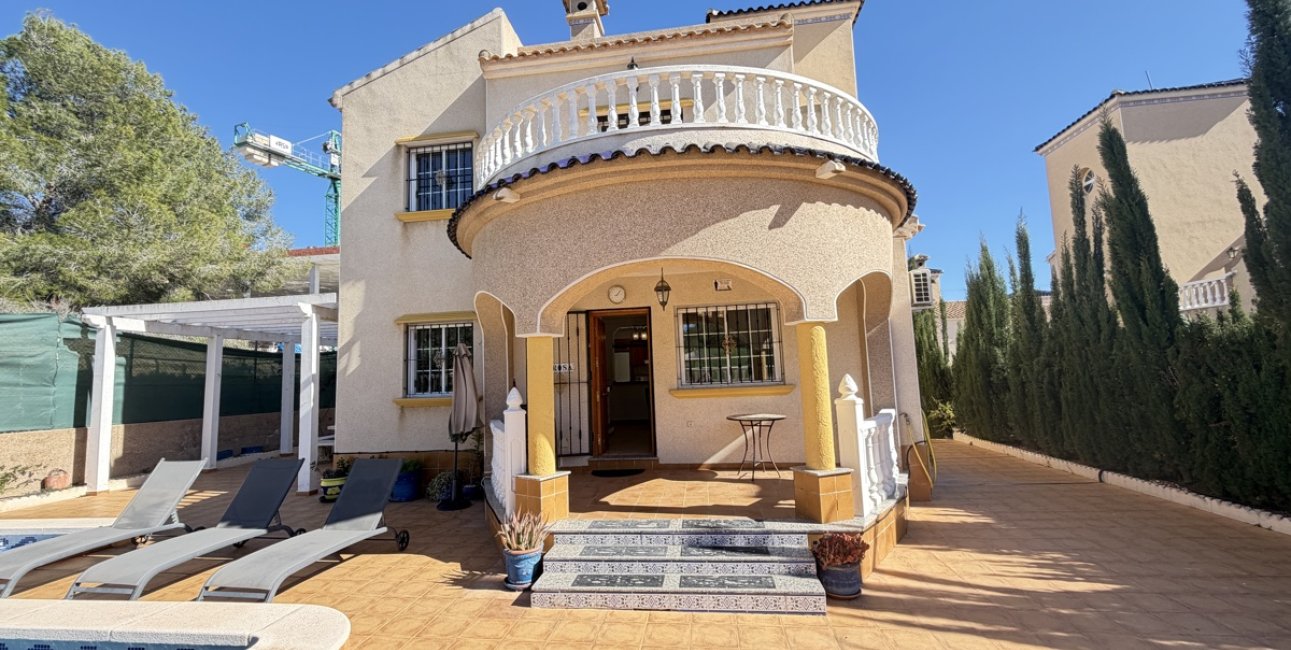 Resale - Villa -
Orihuela Costa - Villamartin