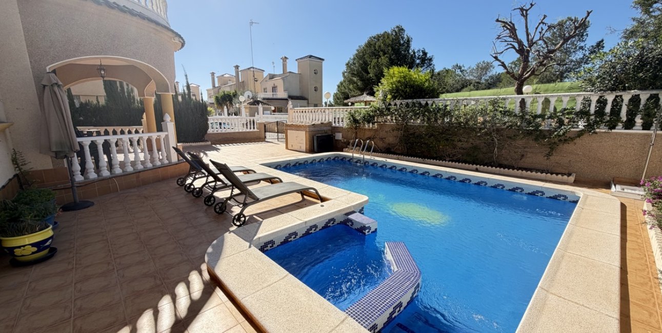 Resale - Villa -
Orihuela Costa - Villamartin