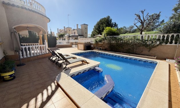 Resale - Villa -
Orihuela Costa - Villamartin