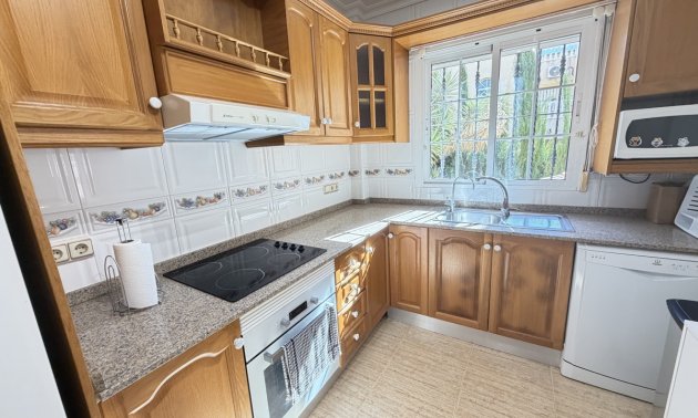 Resale - Villa -
Orihuela Costa - Villamartin
