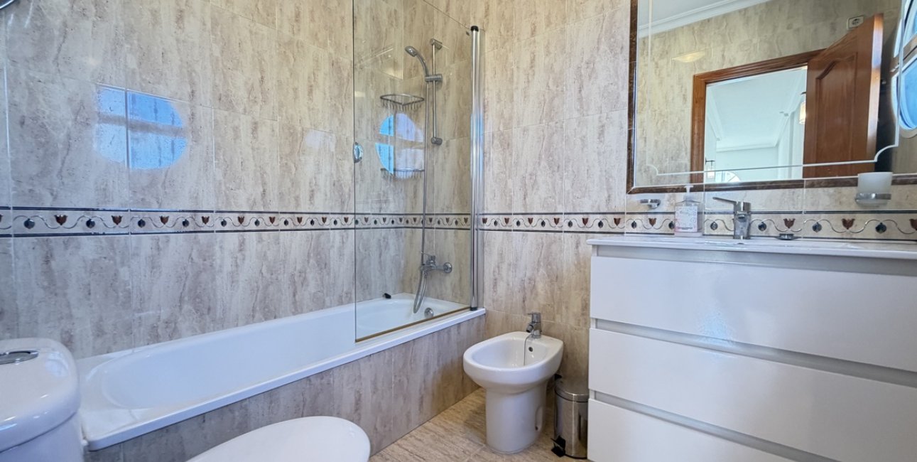 Resale - Villa -
Orihuela Costa - Villamartin