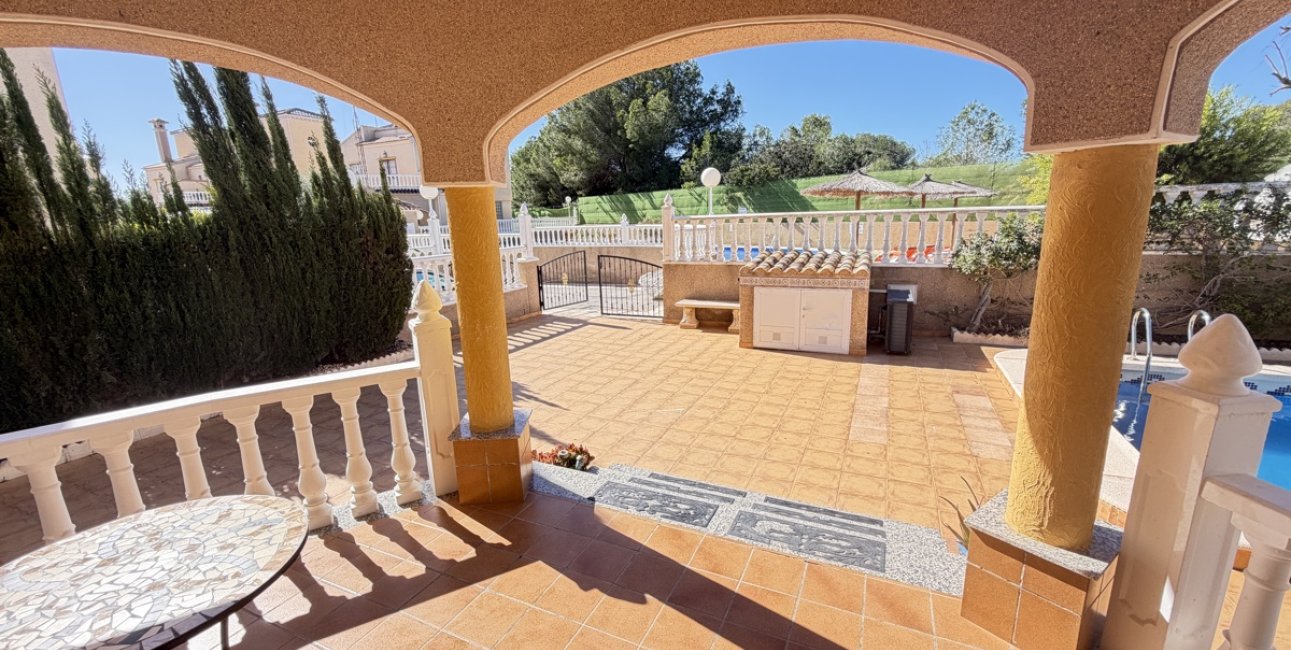 Resale - Villa -
Orihuela Costa - Villamartin