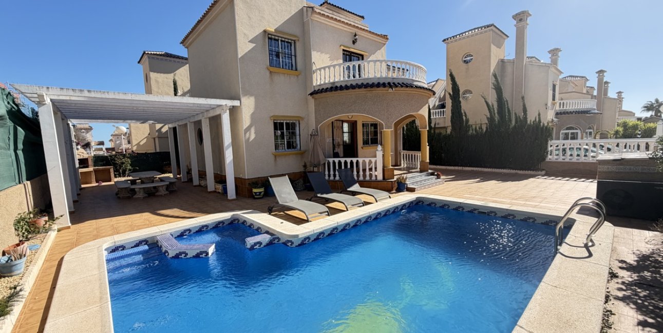 Resale - Villa -
Orihuela Costa - Villamartin