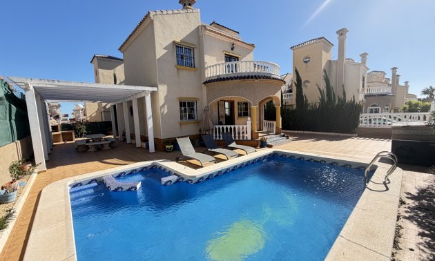 Resale - Villa -
Orihuela Costa - Villamartin
