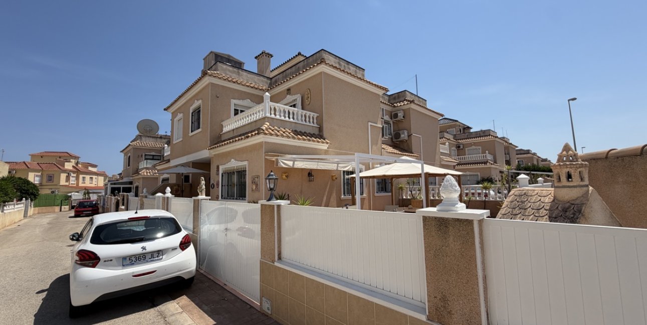 Resale - Townhouse -
Orihuela Costa - La Zenia
