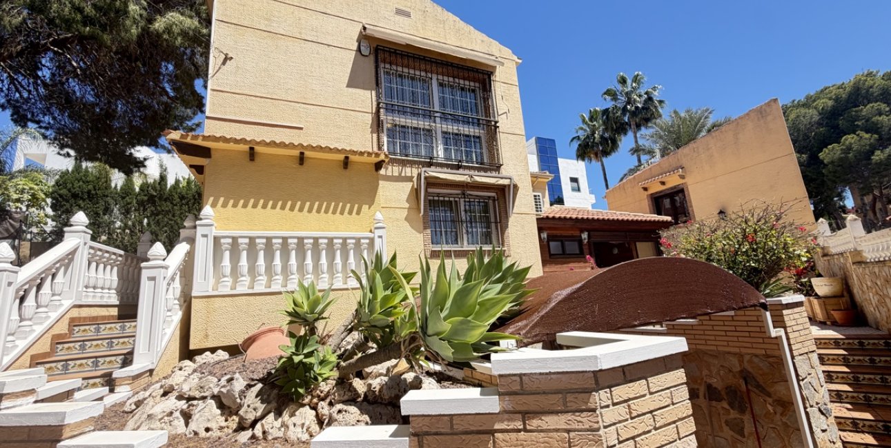 Resale - Villa -
Torrevieja - Los Balcones