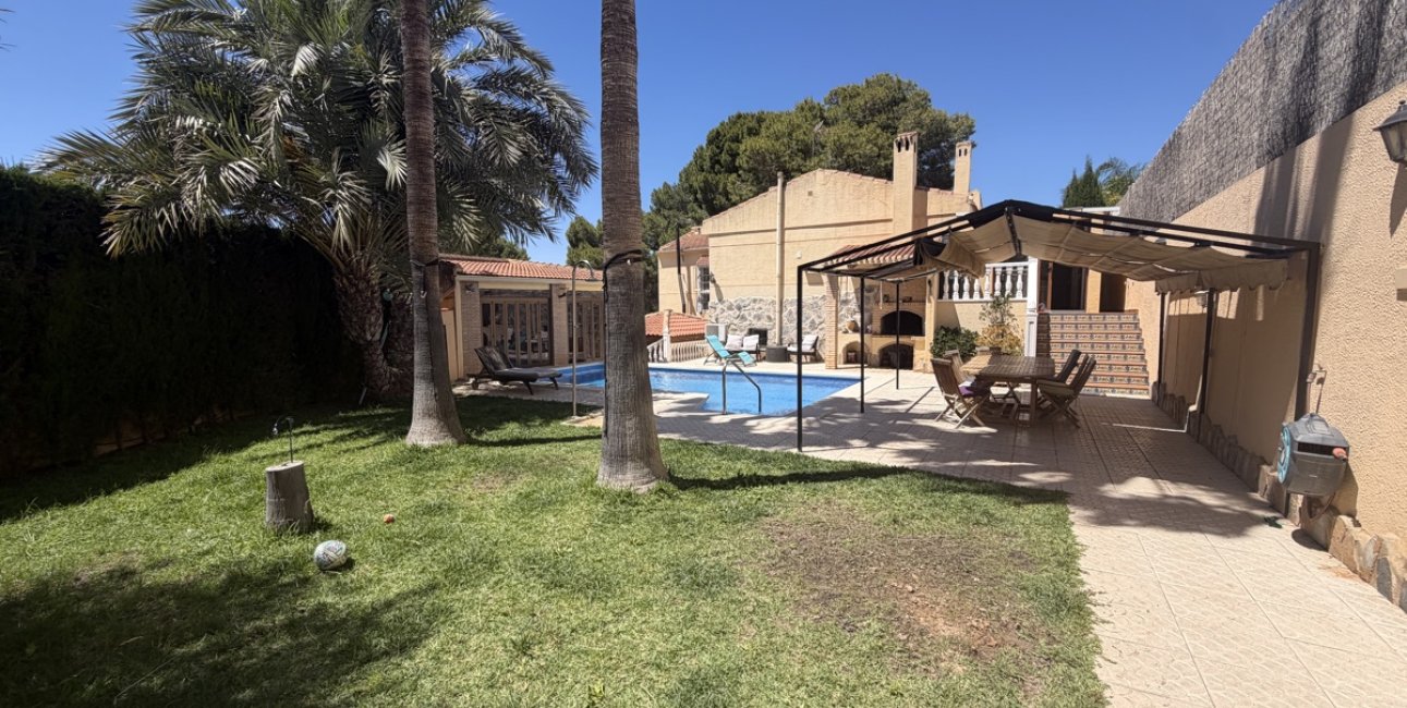 Resale - Villa -
Torrevieja - Los Balcones