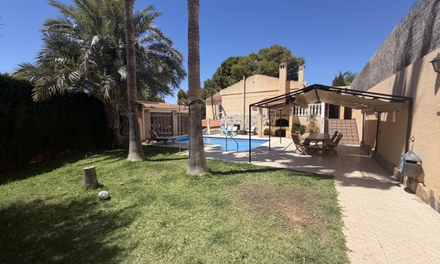 Resale - Villa -
Torrevieja - Los Balcones