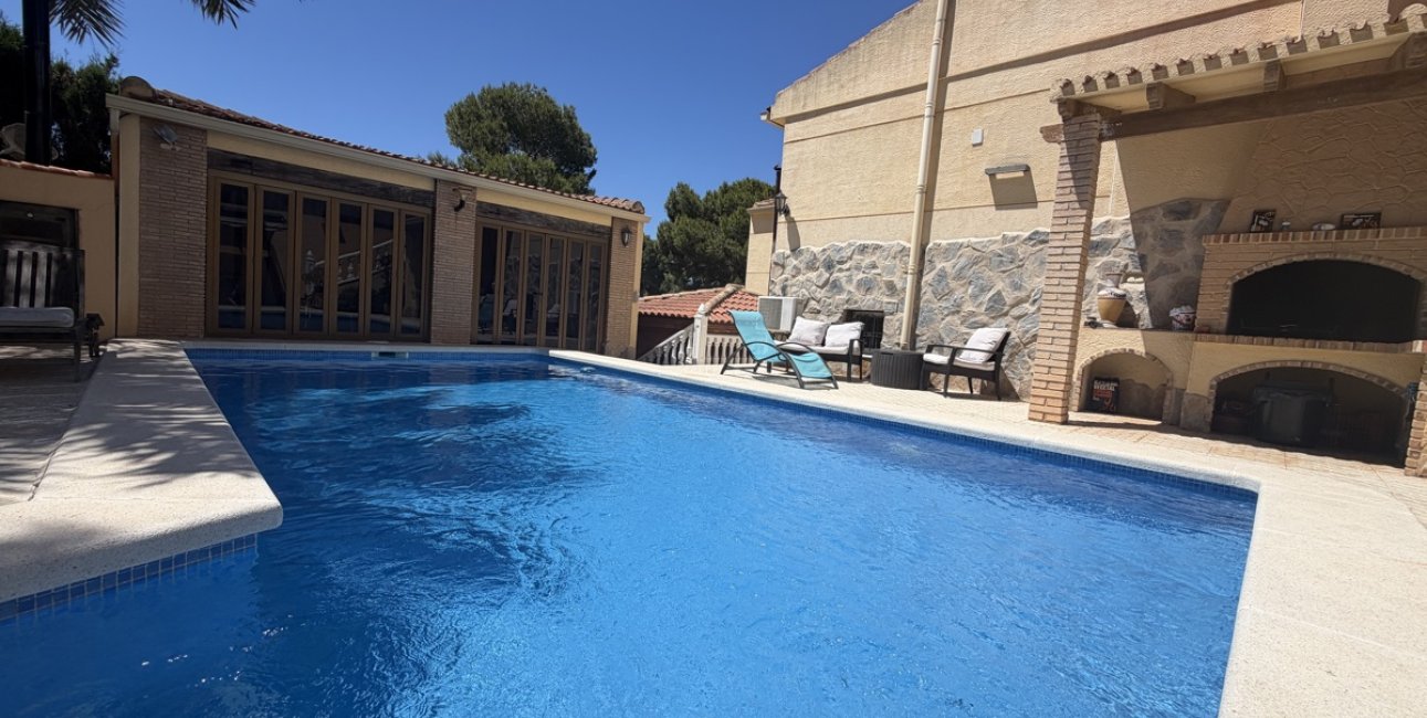 Resale - Villa -
Torrevieja - Los Balcones
