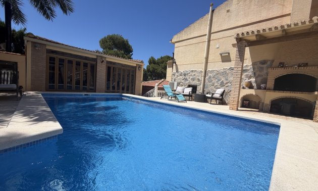 Resale - Villa -
Torrevieja - Los Balcones