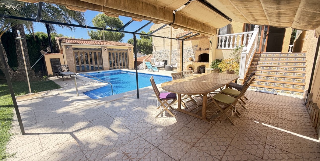 Resale - Villa -
Torrevieja - Los Balcones