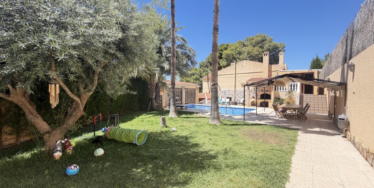 Resale - Villa -
Torrevieja - Los Balcones