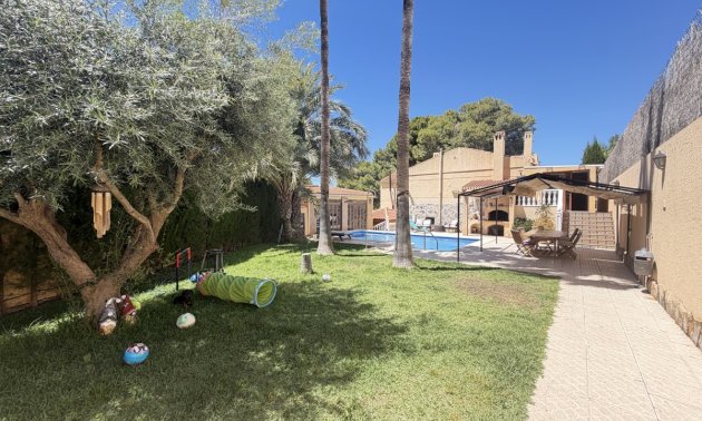Resale - Villa -
Torrevieja - Los Balcones