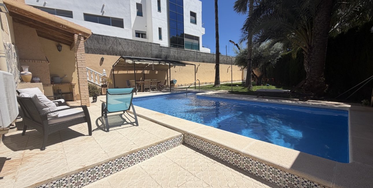 Resale - Villa -
Torrevieja - Los Balcones