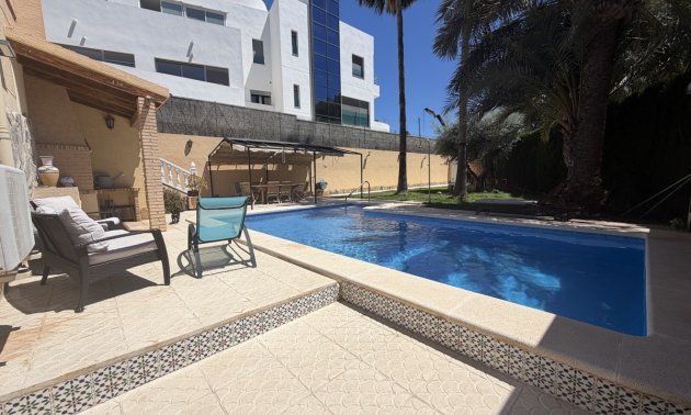 Resale - Villa -
Torrevieja - Los Balcones