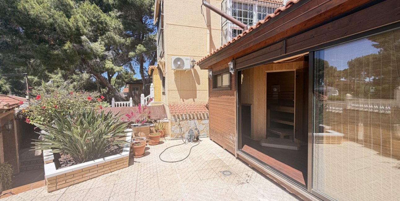 Resale - Villa -
Torrevieja - Los Balcones