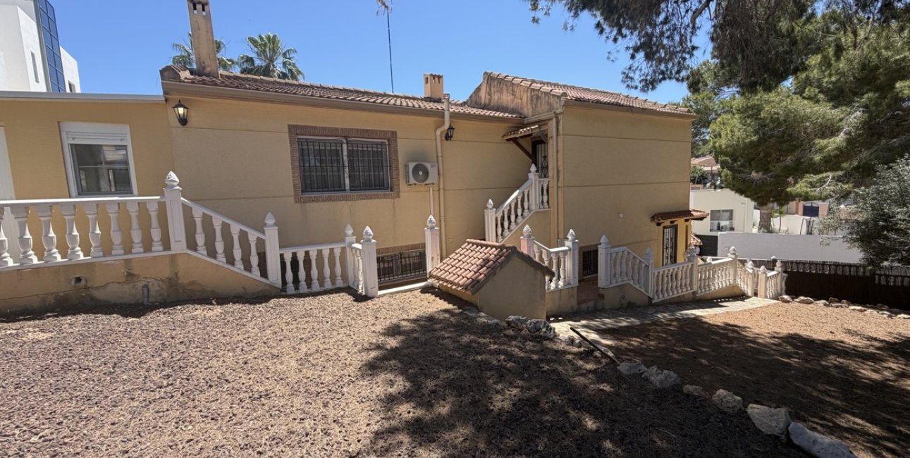 Resale - Villa -
Torrevieja - Los Balcones