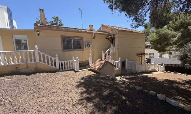 Resale - Villa -
Torrevieja - Los Balcones