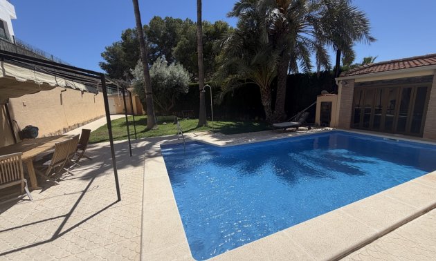 Resale - Villa -
Torrevieja - Los Balcones