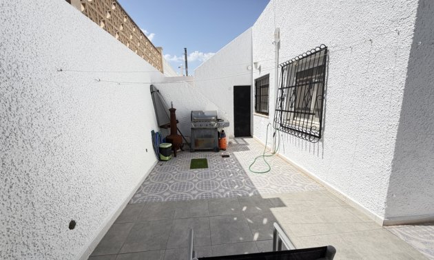 Resale - Bungalow -
Orihuela Costa - Villamartin