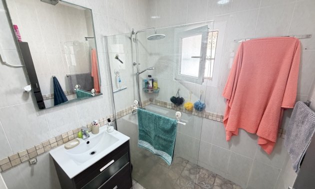 Resale - Bungalow -
Orihuela Costa - Villamartin