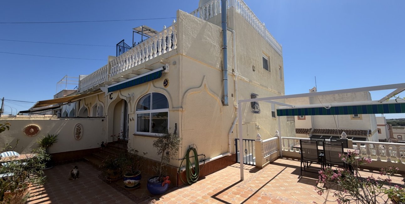 Resale - Townhouse -
San Miguel de Salinas - San Miguel - Town