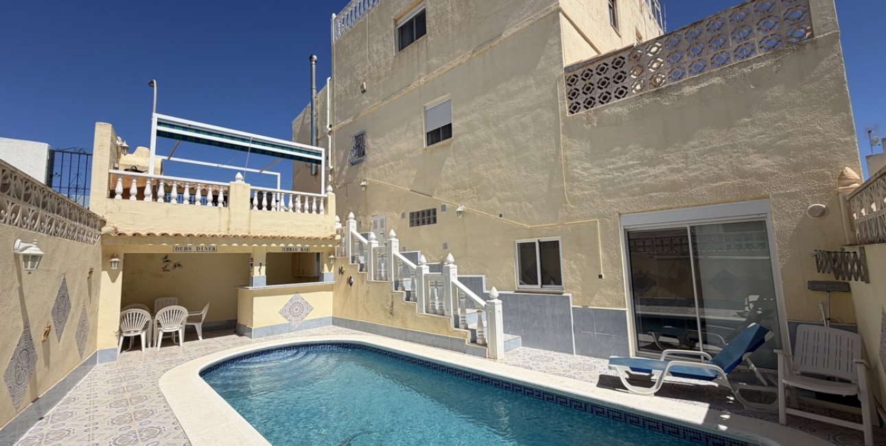 Resale - Townhouse -
San Miguel de Salinas - San Miguel - Town