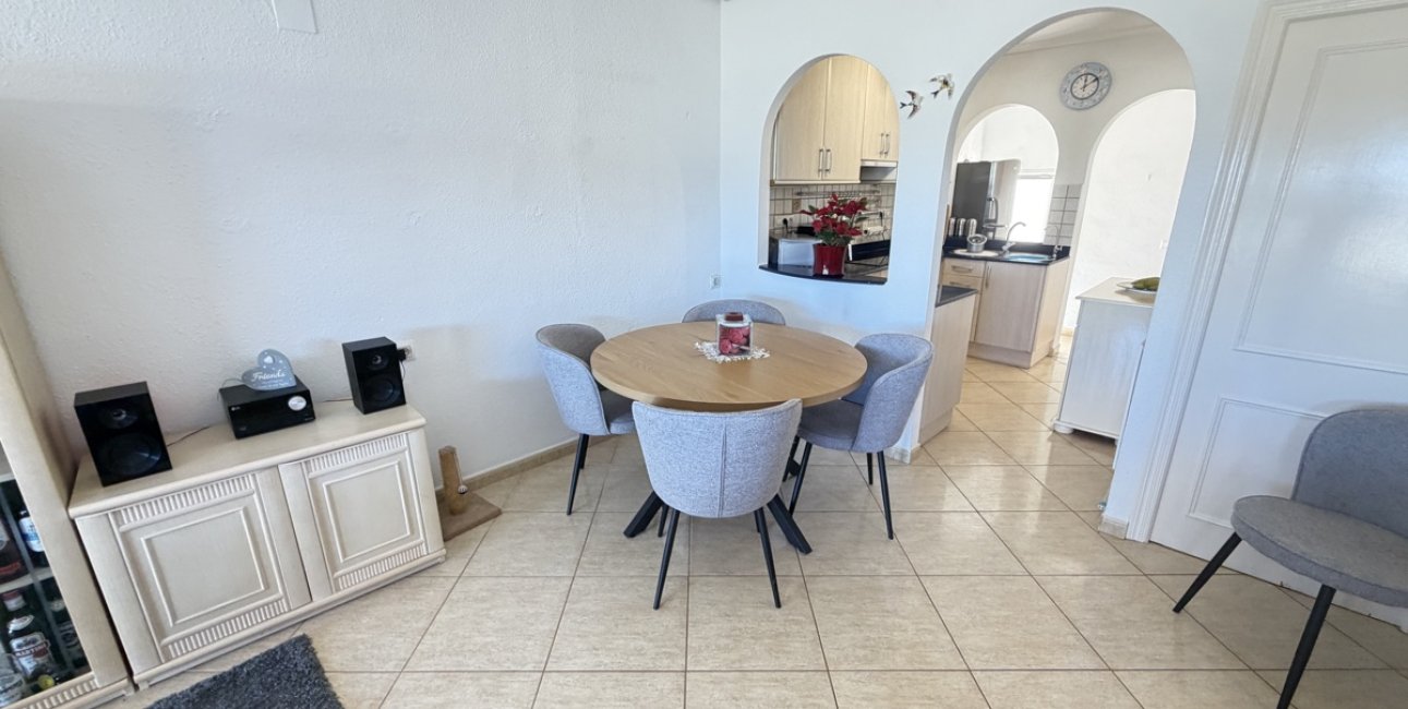 Resale - Townhouse -
San Miguel de Salinas - San Miguel - Town