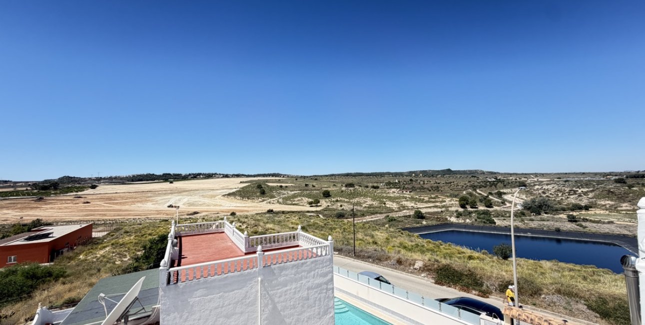 Resale - Townhouse -
San Miguel de Salinas - San Miguel - Town