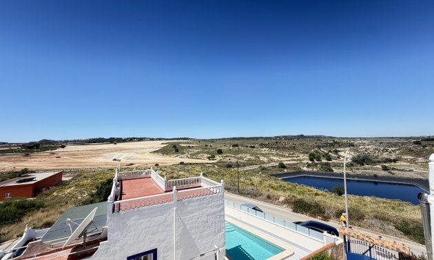 Resale - Townhouse -
San Miguel de Salinas - San Miguel - Town