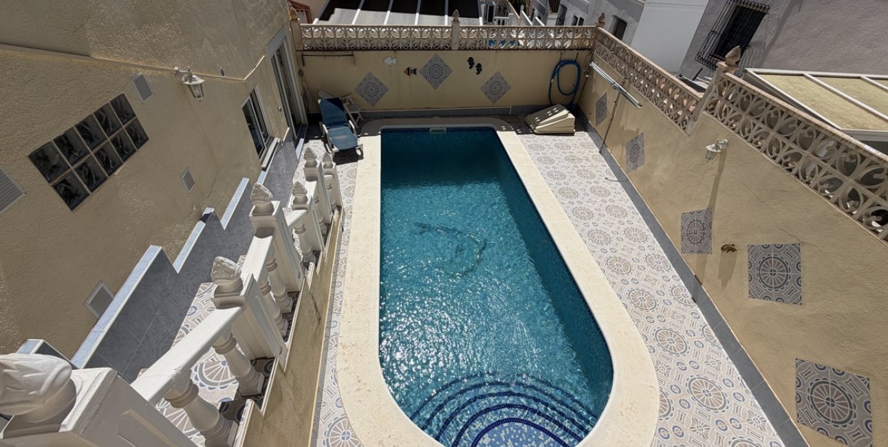 Resale - Townhouse -
San Miguel de Salinas - San Miguel - Town