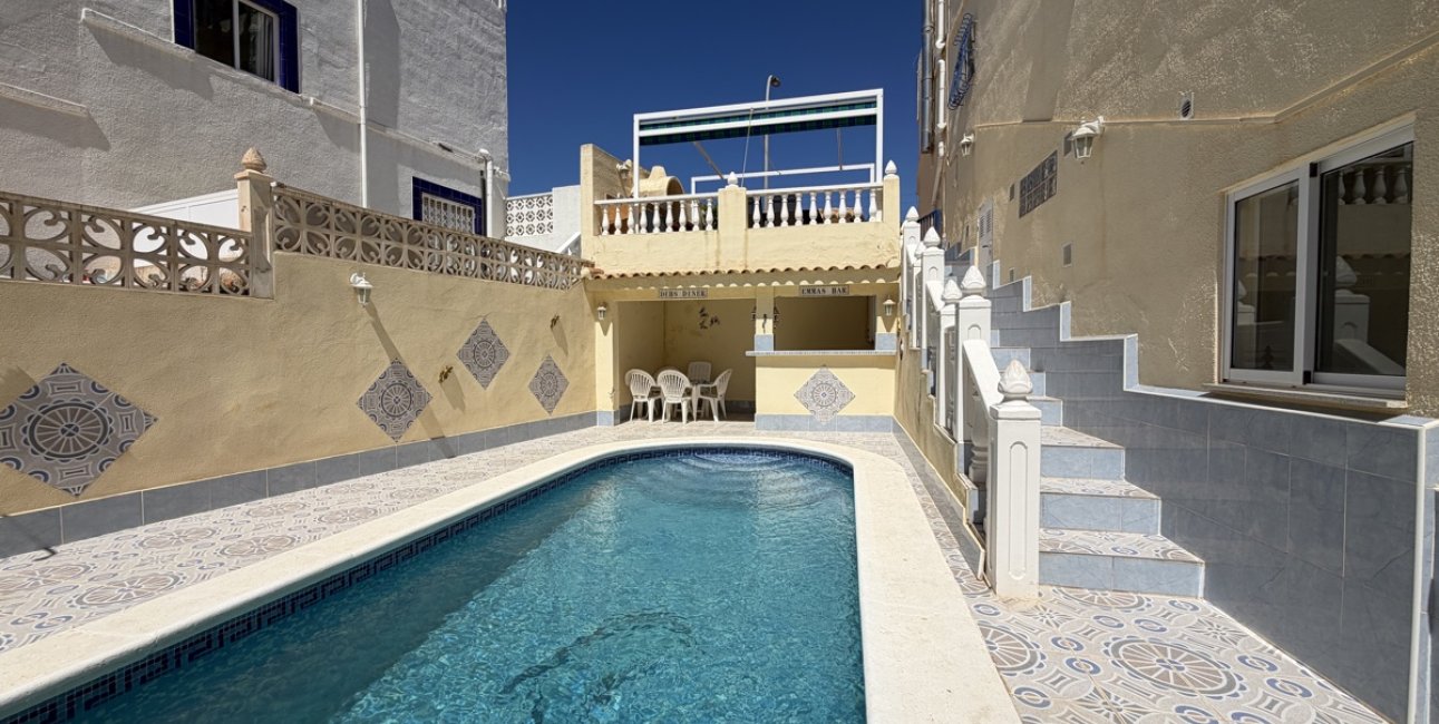 Resale - Townhouse -
San Miguel de Salinas - San Miguel - Town