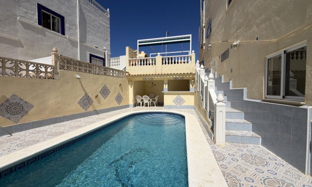 Resale - Townhouse -
San Miguel de Salinas - San Miguel - Town