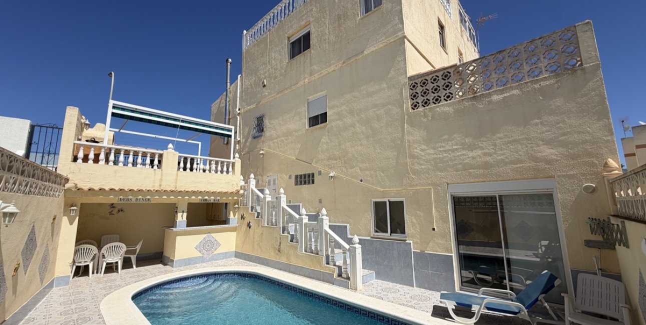Resale - Townhouse -
San Miguel de Salinas - San Miguel - Town