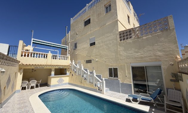 Resale - Townhouse -
San Miguel de Salinas - San Miguel - Town