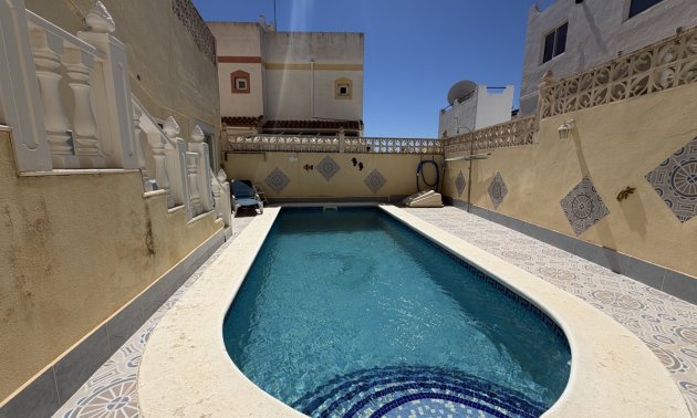 Resale - Townhouse -
San Miguel de Salinas - San Miguel - Town