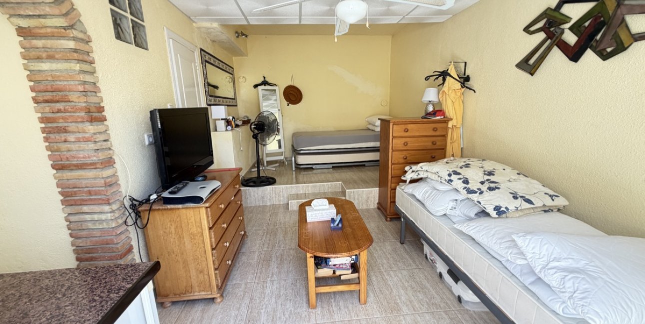 Resale - Townhouse -
San Miguel de Salinas - San Miguel - Town