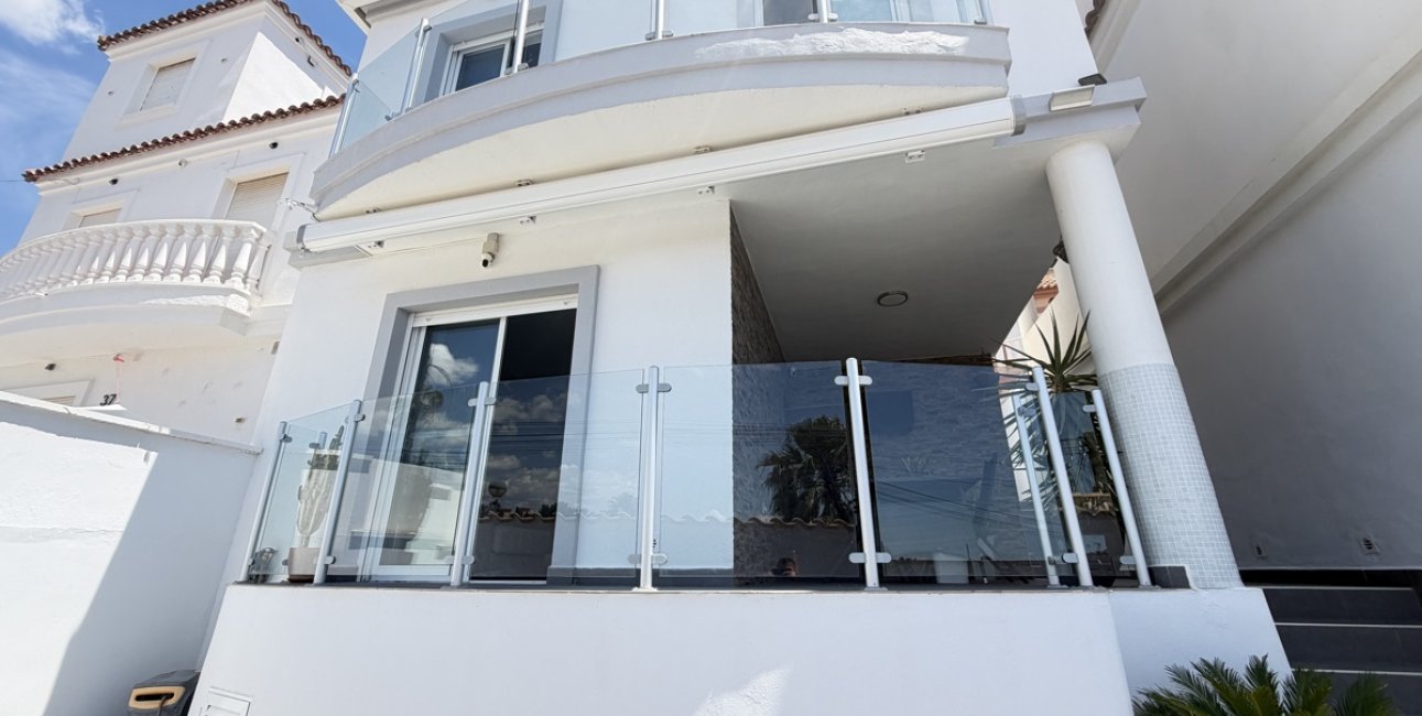 Resale - Villa -
Orihuela Costa - Villamartin