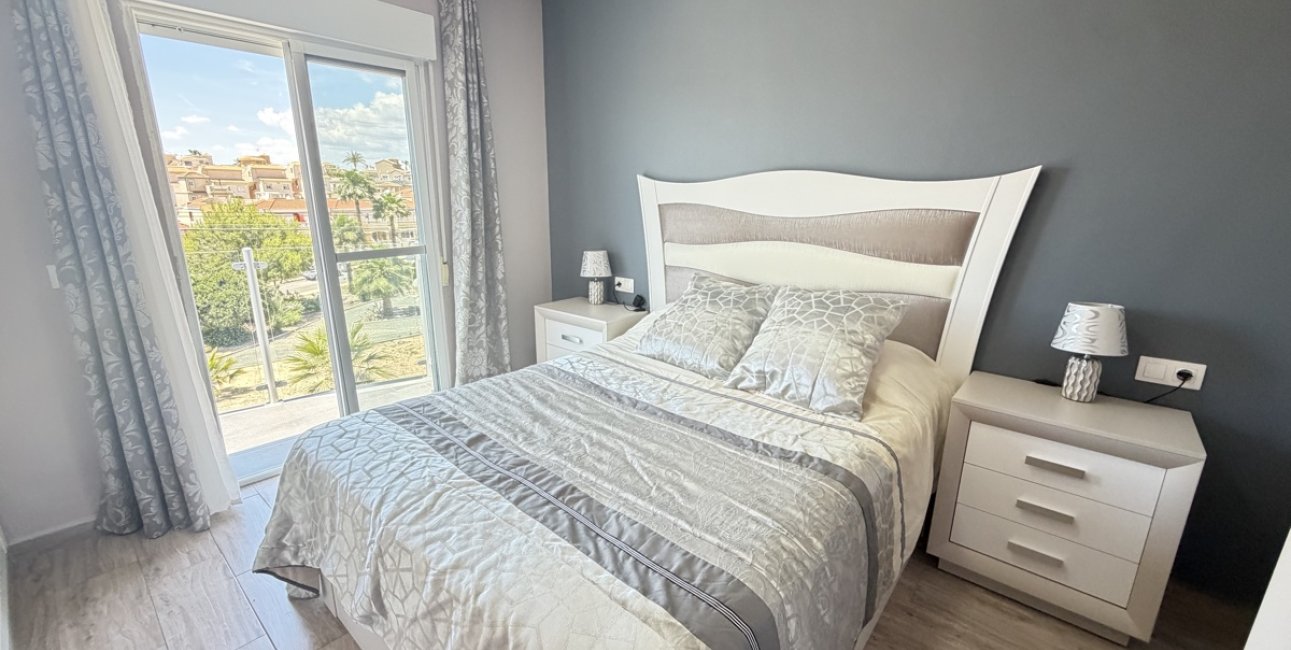 Resale - Villa -
Orihuela Costa - Villamartin