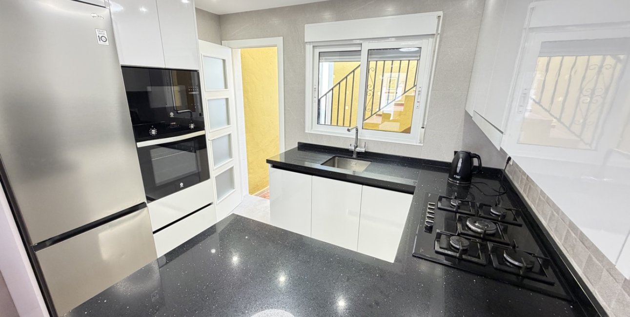 Resale - Bungalow -
San Miguel de Salinas - San Miguel - Town
