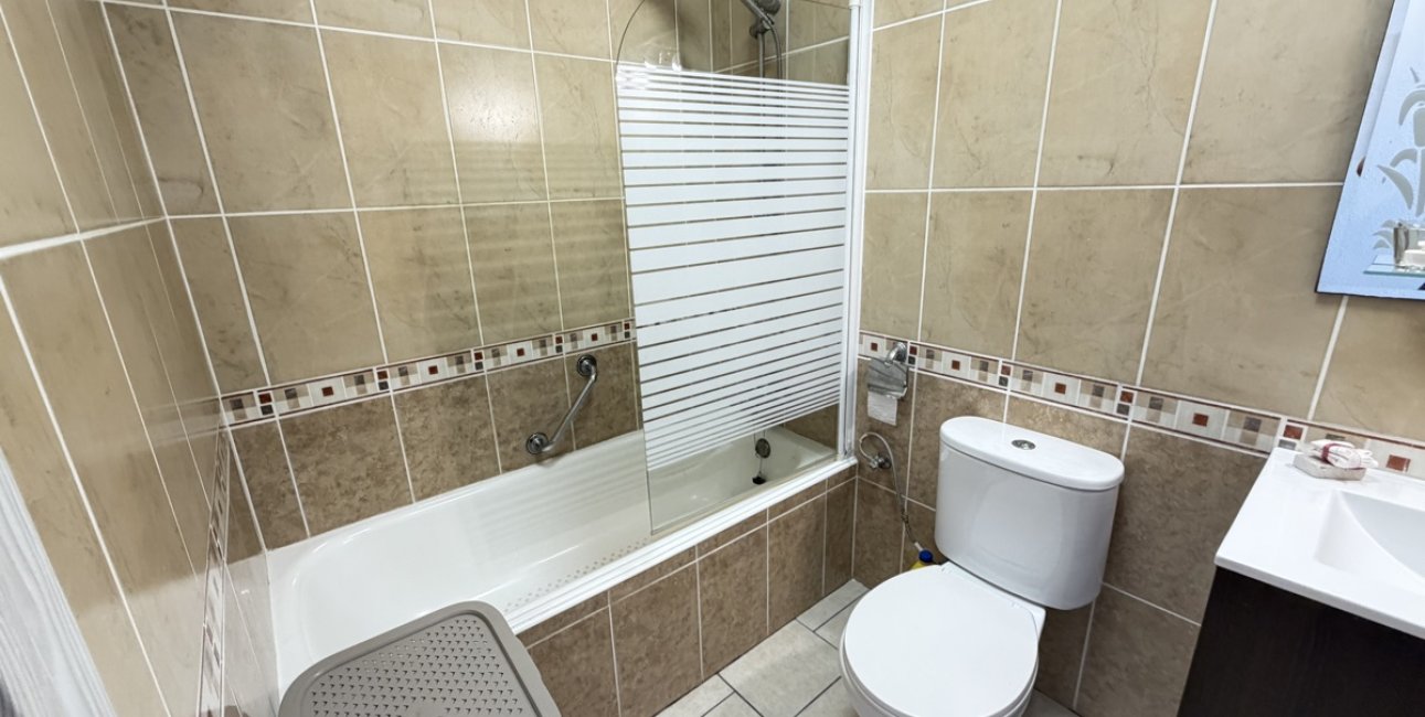 Resale - Bungalow -
San Miguel de Salinas - San Miguel - Town