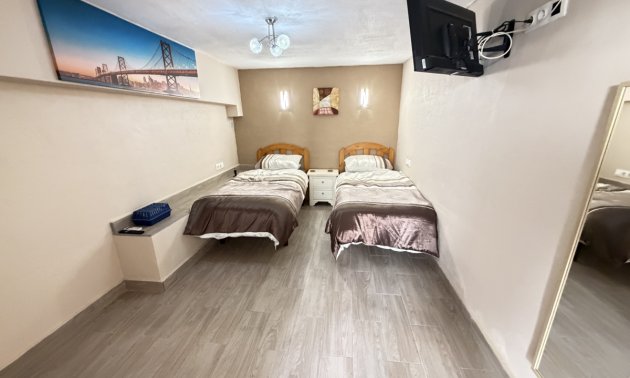 Resale - Bungalow -
San Miguel de Salinas - San Miguel - Town