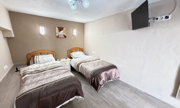 Resale - Bungalow -
San Miguel de Salinas - San Miguel - Town