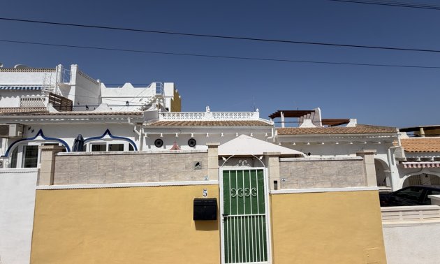 Resale - Bungalow -
San Miguel de Salinas - San Miguel - Town