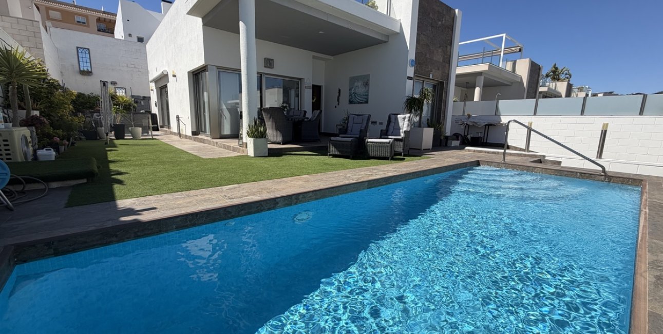 Resale - Villa -
Orihuela Costa - Villamartin