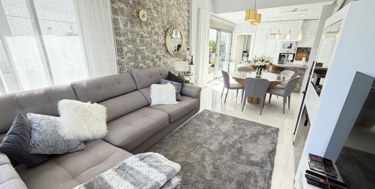 Resale - Villa -
Orihuela Costa - Villamartin